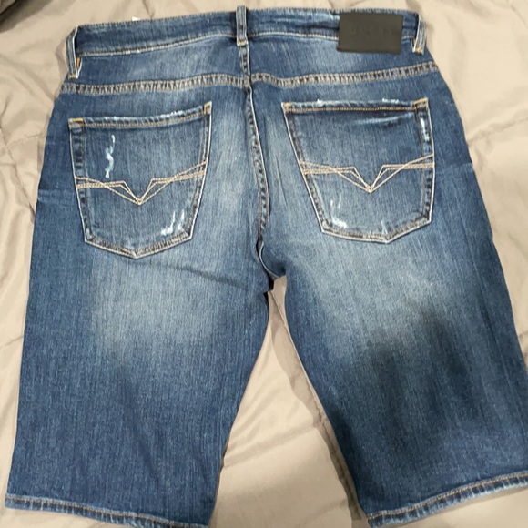 Guess jean shorts - Picture 3 of 3